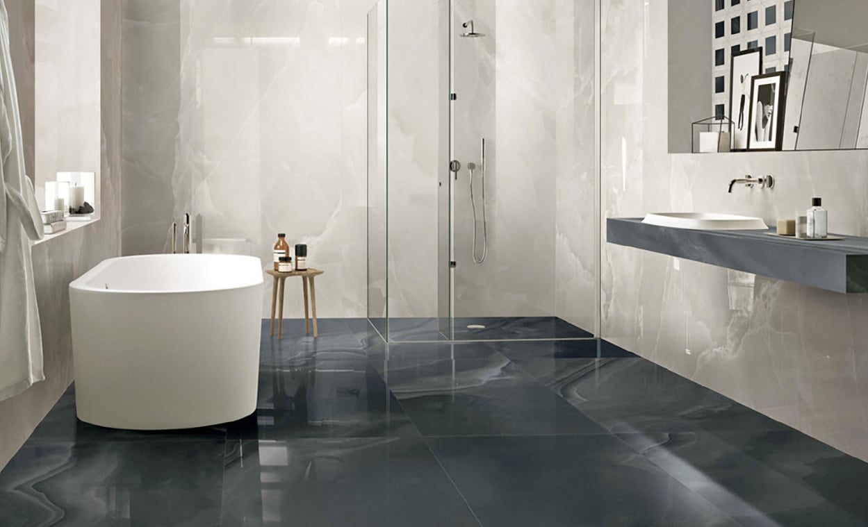 Wand und Bodenfliesen Badezimmer